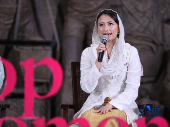 Wakil Menteri Perdagangan Dyah Roro, memberikan pemaparan dalam acara Top Women Fest 2026. Mengusung tema "A Celebration of Powerful Women: Strong Women, Strong Economy" di Area Relief Sarinah, Jakarta, Sabtu (25/4/2026). (CNBC Indonesia/Tri Susilo)