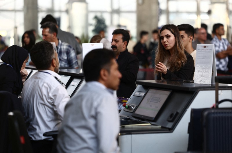 Bandara Internasional Imam Khomeini di Teheran mulai kembali melayani sejumlah penerbangan internasional pada Sabtu (24/4/2026). (via REUTERS/Majid Asgaripour)