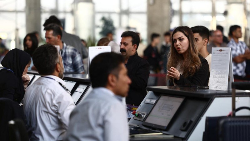 Bandara Internasional Imam Khomeini di Teheran mulai kembali melayani sejumlah penerbangan internasional pada Sabtu (24/4/2026). (via REUTERS/Majid Asgaripour)