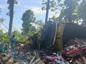 Truk Tabrak Mobil-Motor di Turunan Rujak Asem Temanggung, Sopir Tewas