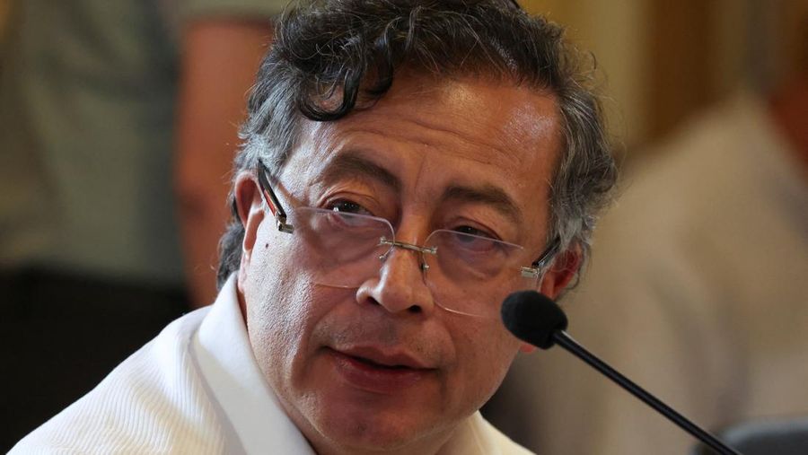 Presiden Kolombia Gustavo Petro menghadiri pertemuan dengan Presiden sementara Venezuela Delcy Rodriguez (tidak terlihat dalam foto) di Caracas, Venezuela, (24/4/2026). (REUTERS/Leonardo Fernandez Viloria)