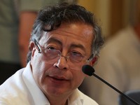 Presiden Kolombia Gustavo Petro menghadiri pertemuan dengan Presiden sementara Venezuela Delcy Rodriguez (tidak terlihat dalam foto) di Caracas, Venezuela, (24/4/2026). (REUTERS/Leonardo Fernandez Viloria)