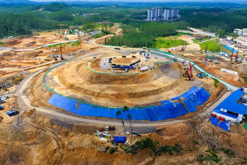 Presiden Prabowo Subianto telah menandatangani desain pembangunan Kawasan Legislatif dan Yudikatif di Ibu Kota Nusantara (IKN). Penandatanganan ini menjadi salah satu langkah dalam memperkuat Nusantara sebagai pusat pemerintahan dan ibu kota politik Indonesia. (Dok. IKN)