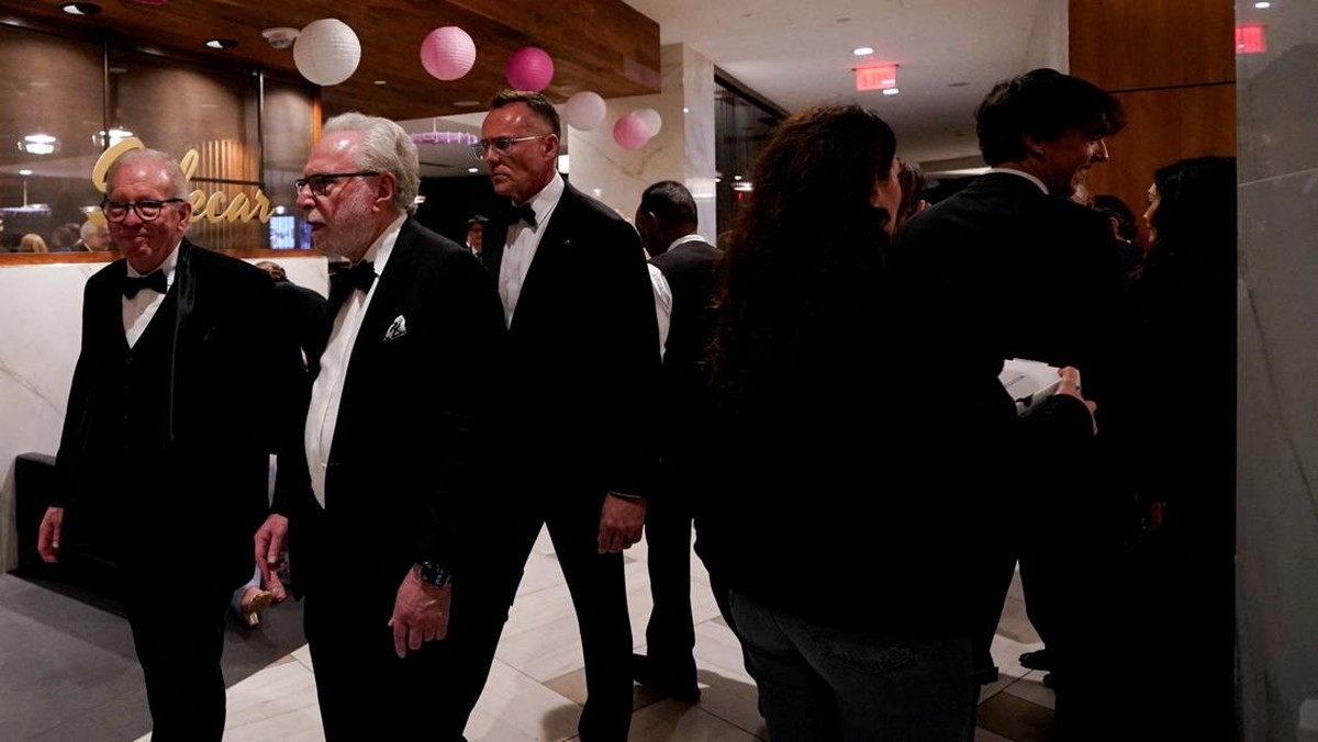 Dunia Ramai Komentari Penembakan di AS yang Bikin Trump Dievakuasi