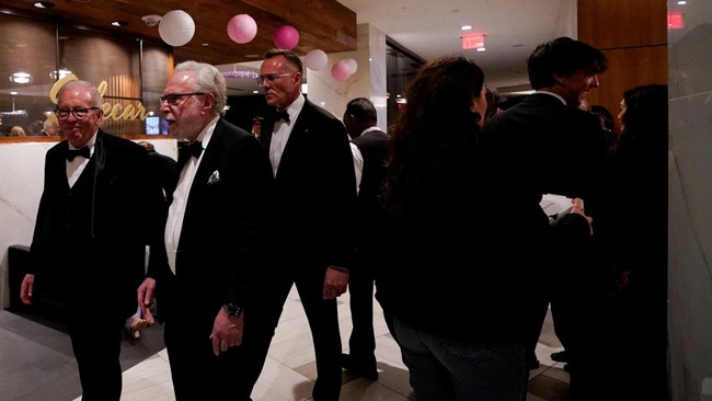 Dunia Ramai Komentari Penembakan di AS yang Bikin Trump Dievakuasi