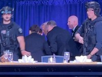 Seorang agen Secret Service Amerika Serikat (AS) dilaporkan tertembak di acara White House Correspondents' Dinner pada Sabtu (25/4/2026) malam. (REUTERS/Bo Erickson)