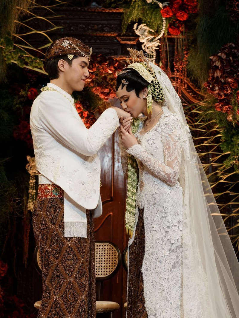 Syifa Hadju resmi menikah dengan El Rumi pada Minggu, 26 April 2026. (Tangkapan layar instagram @elelrumi)