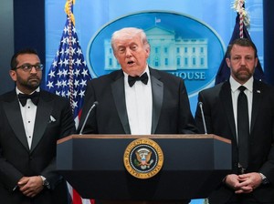 Kala Trump Singgung Perang Iran Usai Lolos Insiden Penembakan