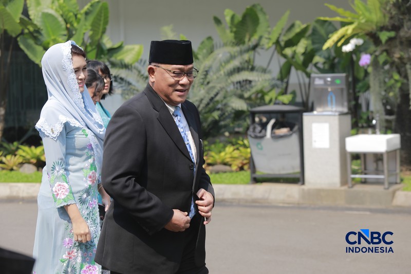 Dudung Abdurachman tiba di Istana Negara, Jakarta, Senin (27/4/2026). (CNBC Indonesia/Muhammad Sabki)