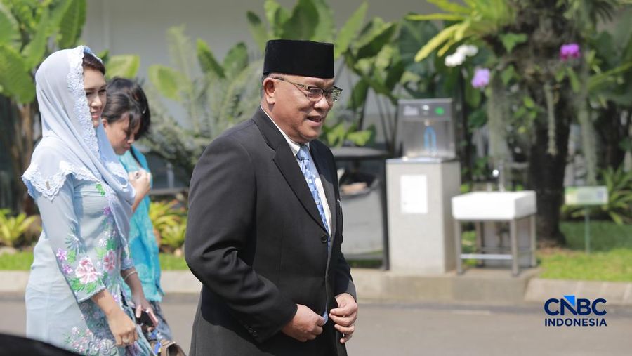 Foto: Jumhur Hidayat di Istana Negara, Jakarta, Senin (27/4/2026). (CNBC Indonesia/Muhammad Sabki)