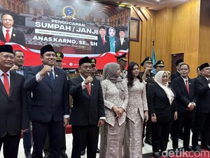 Anas Karno Resmi Gantikan Adi Sutarwijono di DPRD Surabaya