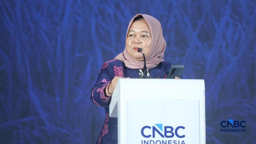 Foto: Deputi Bidang Koordinasi Keterjangkauan dan Keamanan Pangan Kementerian Koordinator Bidang Pangan Nani Hendiarti memberi pemaparan dalam acara CNBC Indonesia Food Summit 2026 di Auditorium Menara Bank Mega, Jakarta, Senin (27/4/2026). (CNBC Ind