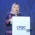 Deputi Bidang Koordinasi Ketenagakerjaan dan Kemanan Pangan, Nani Hendiarti memberi pemaparan dalam acara CNBC Indonesia Food Summit 2026, di Menara Bank Mega, Jakarta, Senin, 27/4. (CNBC Indonesia/Tri Susilo)