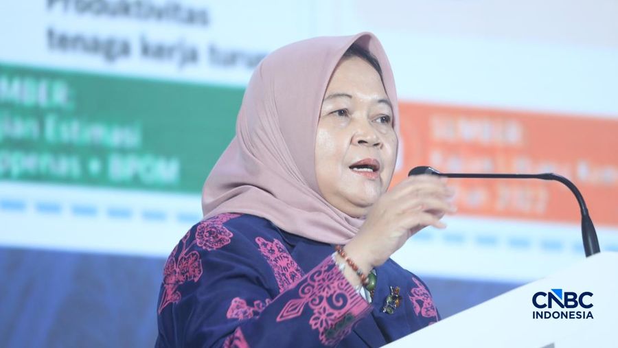 Deputi Bidang Koordinasi Ketenagakerjaan dan Kemanan Pangan, Nani Hendiarti memberi pemaparan dalam acara CNBC Indonesia Food Summit 2026, di Menara Bank Mega, Jakarta, Senin, 27/4. (CNBC Indonesia/Tri Susilo)