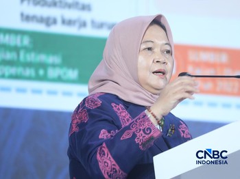 Deputi Bidang Koordinasi Ketenagakerjaan dan Kemanan Pangan, Nani Hendiarti memberi pemaparan dalam acara CNBC Indonesia Food Summit 2026, di Menara Bank Mega, Jakarta, Senin, 27/4. (CNBC Indonesia/Tri Susilo)