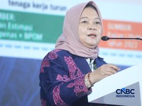 Deputi Bidang Koordinasi Ketenagakerjaan dan Kemanan Pangan, Nani Hendiarti memberi pemaparan dalam acara CNBC Indonesia Food Summit 2026, di Menara Bank Mega, Jakarta, Senin, 27/4. (CNBC Indonesia/Tri Susilo)