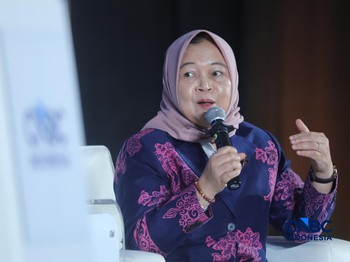 Deputi Bidang Koordinasi Ketenagakerjaan dan Kemanan Pangan, Nani Hendiarti memberi pemaparan dalam acara CNBC Indonesia Food Summit 2026, di Menara Bank Mega, Jakarta, Senin, 27/4. (CNBC Indonesia/Tri Susilo)