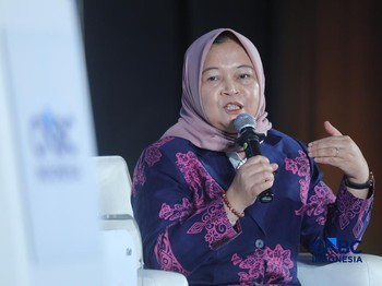 Deputi Bidang Koordinasi Ketenagakerjaan dan Kemanan Pangan, Nani Hendiarti memberi pemaparan dalam acara CNBC Indonesia Food Summit 2026, di Menara Bank Mega, Jakarta, Senin, 27/4. (CNBC Indonesia/Tri Susilo)