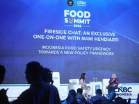 Deputi Bidang Koordinasi Ketenagakerjaan dan Kemanan Pangan, Nani Hendiarti memberi pemaparan dalam acara CNBC Indonesia Food Summit 2026, di Menara Bank Mega, Jakarta, Senin, 27/4. (CNBC Indonesia/Tri Susilo)