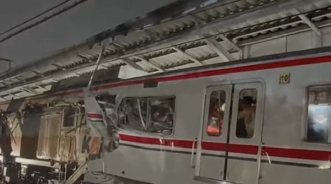 Aliran Listrik Jalur Bekasi Timur-Cibitung Dimatikan Imbas Tabrakan KA