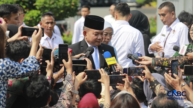 Dudung Abdurachman tiba di Istana Negara, Jakarta, Senin (27/4/2026). (CNBC Indonesia/Muhammad Sabki)