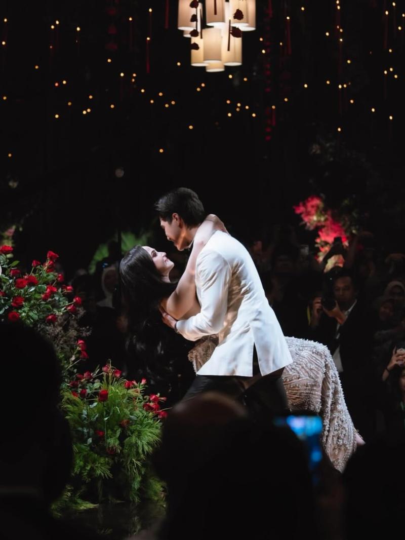 Foto Syifa Hadju-El Rumi Tampil Bak Barbie & Ken di Resepsi Pernikahan