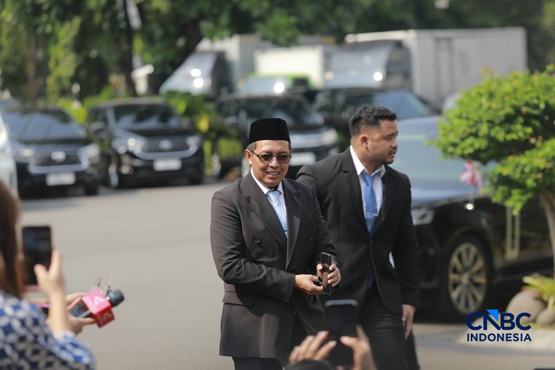 Dudung Abdurachman tiba di Istana Negara, Jakarta, Senin (27/4/2026). (CNBC Indonesia/Muhammad Sabki)
