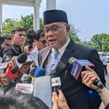 Jumhur Hidayat tiba di Istana Negara, Jakarta, Senin (27/4/2026). (CNBC Indonesia/Emir Yanwardhana)