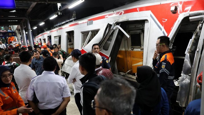 Kronologi KA Argo Bromo Anggrek Tabrak KRL di Stasiun Bekasi Timur