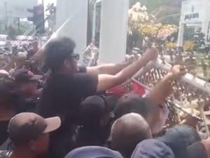PKL Demo di Kantor Wali Kota Binjai, Pagar Dirobohkan