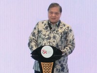 Menko Perekonomian Airlangga Hartarto dalam acara Peresmian Program Investasi Terencana dan Berkala (PINTAR) Reksa Dana. (YouTube/OJK)