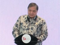 Menko Perekonomian Airlangga Hartarto dalam acara Peresmian Program Investasi Terencana dan Berkala (PINTAR) Reksa Dana. (YouTube/OJK)