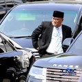Jumhur Hidayat tiba di Istana Kepresidenan, Jakarta, Senin (27/4/2026). (CNBC Indonesia/Muhammad SabkI)