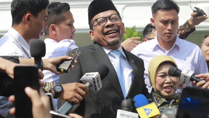 Muhammad Qodari tiba di Istana Negara, Senin (27/4/2026). (CNCB Indonesia/Muhammad Sabki)