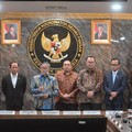 Pada penandatanganan Perjanjian Kerja Sama (PKS) antara Pemerintah Daerah (Pemda) dengan Badan Usaha Pengembang dan Pengelola (BUPP) Pengelolaan Sampah menjadi Energi Listrik (PSEL) di Ruang Rapat Utama Kemenko Pangan, Jakarta, Selasa (21/4), Menteri