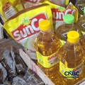 Pantauan harga minyak goreng yang masih cukup tinggi di Pasar Minggu, Jakarta Selatan, Senin (27/4/2026). (Chandra Dwi)