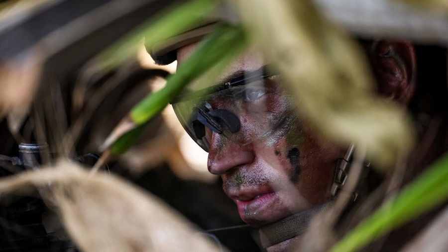 Pasukan AS dan Filipina menggelar latihan militer gabungan tahunan di Pantai Long Point, Brgy. Aporawan, Aborlan, Palawan, Filipina, 27 April 2026. (REUTERS/Eloisa Lopez)