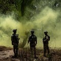 Pasukan AS dan Filipina menggelar latihan militer gabungan tahunan di Pantai Long Point, Brgy. Aporawan, Aborlan, Palawan, Filipina, 27 April 2026. (REUTERS/Eloisa Lopez)