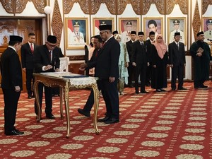 Dilantik Al Haris, Sekda Sudirman Resmi Jabat Komut Bank Jambi