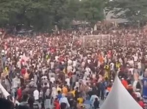 Video: Adu Penalti Bupati Cup Jeneponto Ditunda Gegara Penonton Penuhi Lapangan