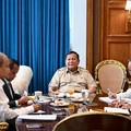 Presiden Prabowo Subianto memanggil Menteri Energi dan Sumber Daya Mineral (ESDM) Bahlil Lahadalia di Istana Merdeka, Jakarta, pada Senin, 27 April 2026, guna memastikan kondisi energi nasional tetap aman dan stabil, meskipun terjadi ketegangan geopo