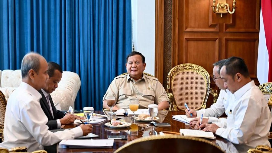 Presiden Prabowo Subianto memanggil Menteri Energi dan Sumber Daya Mineral (ESDM) Bahlil Lahadalia di Istana Merdeka, Jakarta, pada Senin, 27 April 2026, guna memastikan kondisi energi nasional tetap aman dan stabil, meskipun terjadi ketegangan geopo