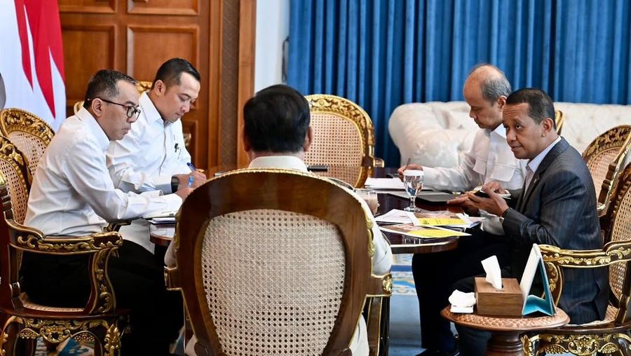 Presiden Prabowo Subianto memanggil Menteri Energi dan Sumber Daya Mineral (ESDM) Bahlil Lahadalia di Istana Merdeka, Jakarta, pada Senin, 27 April 2026, guna memastikan kondisi energi nasional tetap aman dan stabil, meskipun terjadi ketegangan geopo