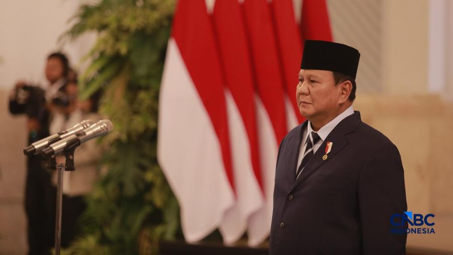 Presiden Prabowo Subianto saat pelantikan Pejabat Negara/Pemerintah di Istana Negara, Jakarta, Senin (27/4/2026). (CNBC Indonesia/Muhammad Sabki)