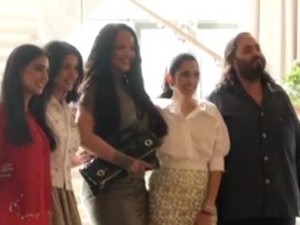 Video: Sambutan Spesial Buat Rihanna di Rumah Miliarder India Ambani