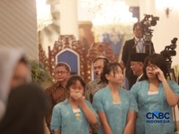 Foto: Rocky Gerung saat menghadiri pelantikan Jumhur Hidayat sebagai Menteri Lingkungan Hidup di Istana Negara, Jakarta, Senin (27/4/2026). (CNBC Indonesia/Muhammad Sabki)