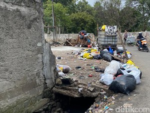 Sampah Muncul Lagi di Jalan Makam Babakan Ciparay Bandung