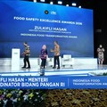 Zulkifli Hasan Raih Penghargaan Indonesia Food Transformation Award