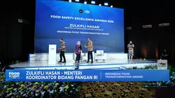 Zulkifli Hasan Raih Penghargaan Indonesia Food Transformation Award