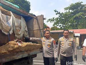 Truk Modifikasi Angkut 1 Ton BBM Solar Diamankan di Blitar